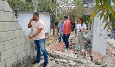 El secretario de Educación, Leyton Barrios, visitando el espacio afectado.