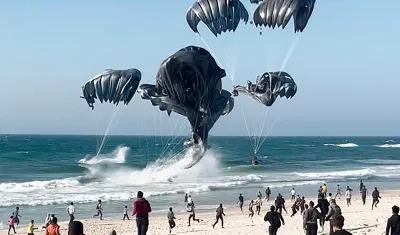 Estados Unidos lanzó ayuda humanitaria en Gaza.