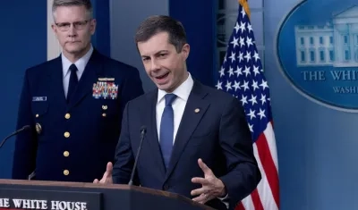 Pete Buttigieg, secretario de Transporte de Estados Unidos, en conferencia de prensa.