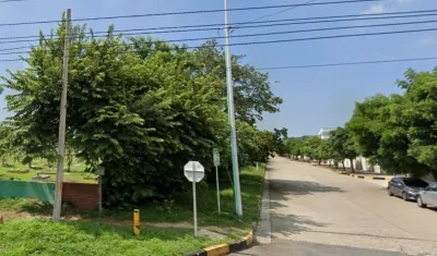 Inmediaciones del Corredor Universitario donde dejaron abandonado al conductor. 