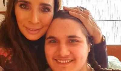 La actriz colombiana Luly Bossa y su hijo Ángelo.