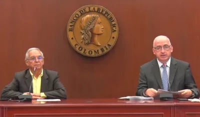 El ministro de Haciendo, Ricardo Bonilla, y el director del Banco de la República, Leonardo Villar.