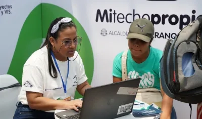 Imagen de la atención en el stand de 'Mi techo propio'.