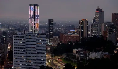 La torre Colpatria en homenaje a Gabo. 