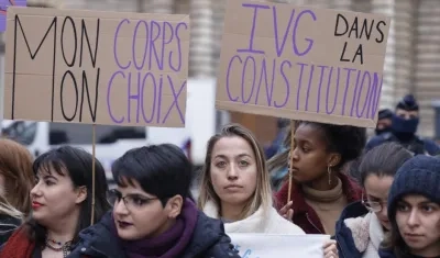 Defensores del aborto escucharon la decisión en las puertas del Congreso