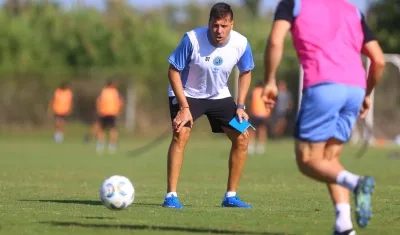 Juan Cruz Real durante su primera práctica con Belgrano en Villa Esquiú. 