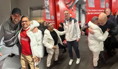 Mane Díaz con Jürgen Klopp, Erling Haaland y Pep Guardiola. 