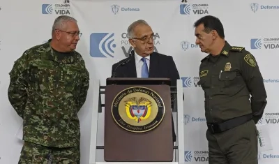 El ministro de Defensa, Iván Velásquez, lideró la rueda de prensa