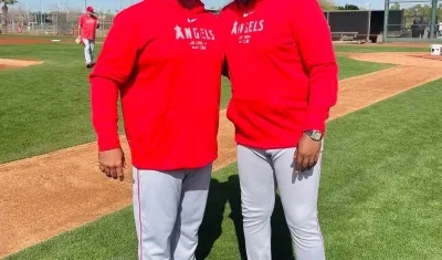 Albert Pujols en los campos de entrenamiento de los Angelinos con su compatriota Vladimir Guerrero. 