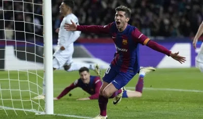 Sergi Roberto celebra tras el tercer gol del Barcelona, marcado por Lewandowski. 