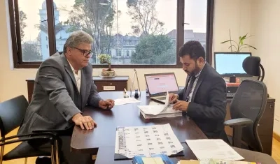 El senador Wilson Arias cuando radicaba la ponencia de la Reforma a la Salud