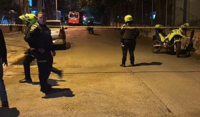 Las autoridades acordonaron la zona del atentado. 