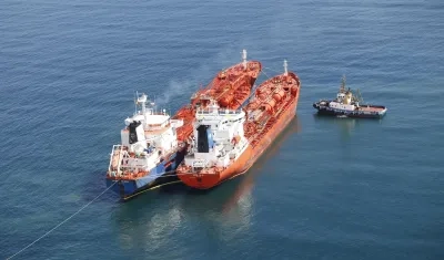 Aligeramiento de carga en zona de fondeo. 