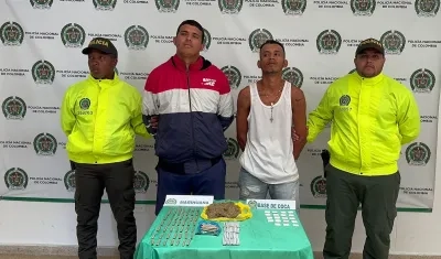 Los dos capturados por la Policía. 