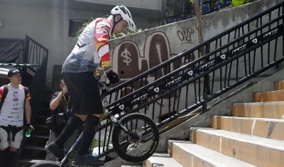 Javier Zapata este sábado subiendo los 223 escalones