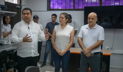Entrega del laboratorio de aguas en la IUB.