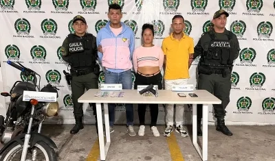 Los tres capturados por la Policía. 