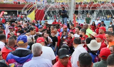 El Presidente Maduro en campaña en las calles de Caracas