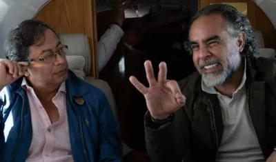 El Presidente Petro y Armando Benedetti en el avión que les habría puesto Daily Cop.