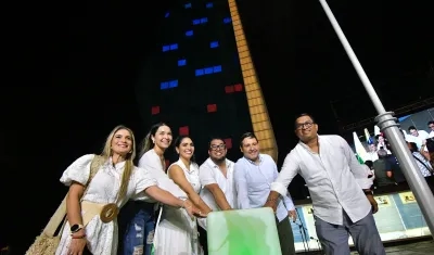 El MinTIC, Mauricio Lizcano, y el alcalde Plinio Cedeño, entre otros, en la zona WiFi de la Ventana de Sueños