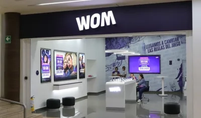 Una sala de ventas de Wom Colombia. 