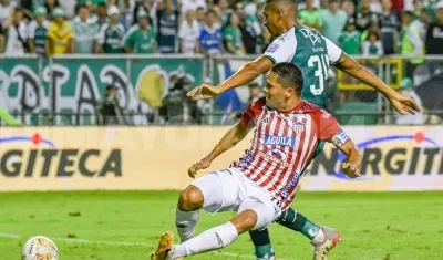 Carlos Bacca tuvo esta ocasión clara de marcar ante el Deportivo Cali. 