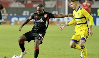 Edwuin Cetré durante el partido que Estudiantes le ganó 1-0 a Boca Juniors.