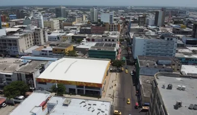 Vista aérea de la Esquina del Marquetero, carrera 43 con calles 38 y 39 construido por la Alcaldía. Andenes y aceras de los alrededores quedaron despejados