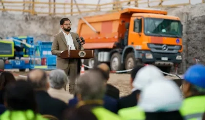 Gabriel Boric puso la primera piedra del nuevo edificio de la Jefatura Nacional de Inteligencia Policial 