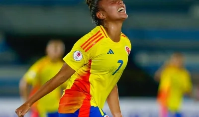 Laura Garavito celebra tras marcar el tercer gol de Colombia. 
