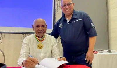 El maestro Teobaldo Guillén y el secretario de Cultura del Distrito, Juan Carlos Ospino