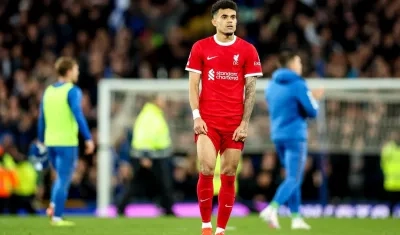 La decepción de Luis Díaz tras la derrota del Liverpool ante el Everton.