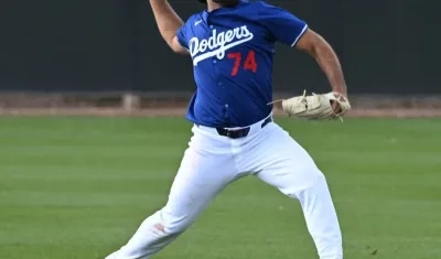 Nabil Crismatt debutó y ganó el domingo con los Dodgers. 