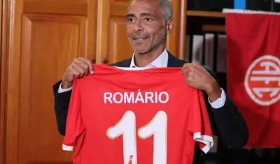 Romario es el presidente del América de Río de Janeiro.