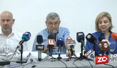 Martín Mestre Vargas, Martín Mestre y Nancy Vargas, hermano y padres de Nancy Mestre, en la rueda de prensa de este viernes