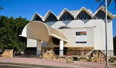 Teatro Amira De la Rosa.