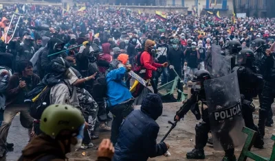 Agresión a la Fuerza Pública durante protestas en Bogotá. 