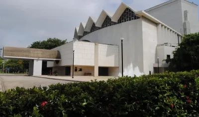 Teatro Amira De la Rosa.