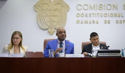 El canciller Luis Gilberto Murillo (centro) se reunirá con el subsecretario de Estado de Administración y Recursos de EE.UU., Richard Verma.