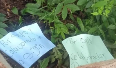 “Por sapo y colaborador de la Sijín”, dicen los carteles. 