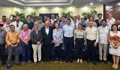 Delegaciones de paz del Gobierno y el ELN.