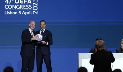 Presidente de la FIFA Gianni Infantino junto al presidente de la UEFA Aleksander Ceferin.