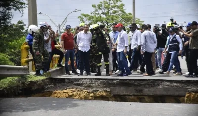 El ministro de Transporte, William Camargo, en el lugar de los hechos.