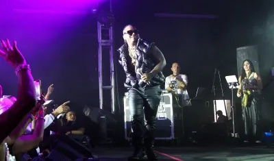 El cantante Mr. Black.