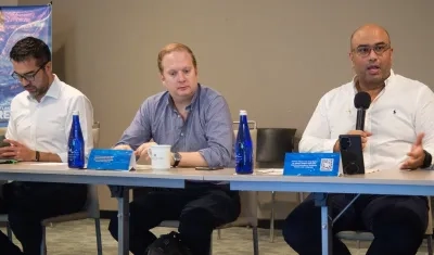 El director de la C.R.A., Jesús León Insignares (derecha).