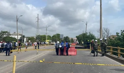 El puente se encuentra totalmente cerrado. 
