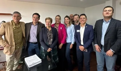 La Ministra del Trabajo radicando la ponencia. 