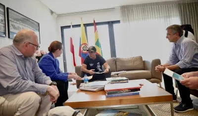 Aspecto de la reunión del alcalde Alex Char con representantes de la Copenhaguen Infrastructure Partners.