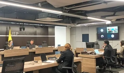 Sala de Amnistía de la JEP reunida este jueves