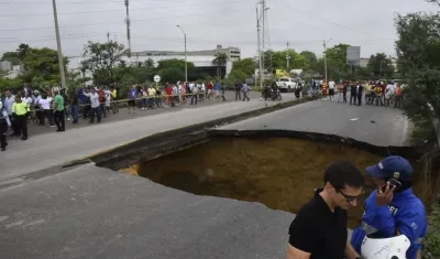 Socavación del puente de la calle 30 con Circunvalar. 